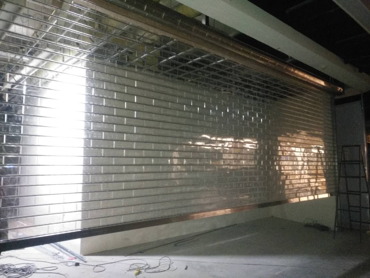 雙層鋁合金門窗具體有哪些特色優(yōu)勢？